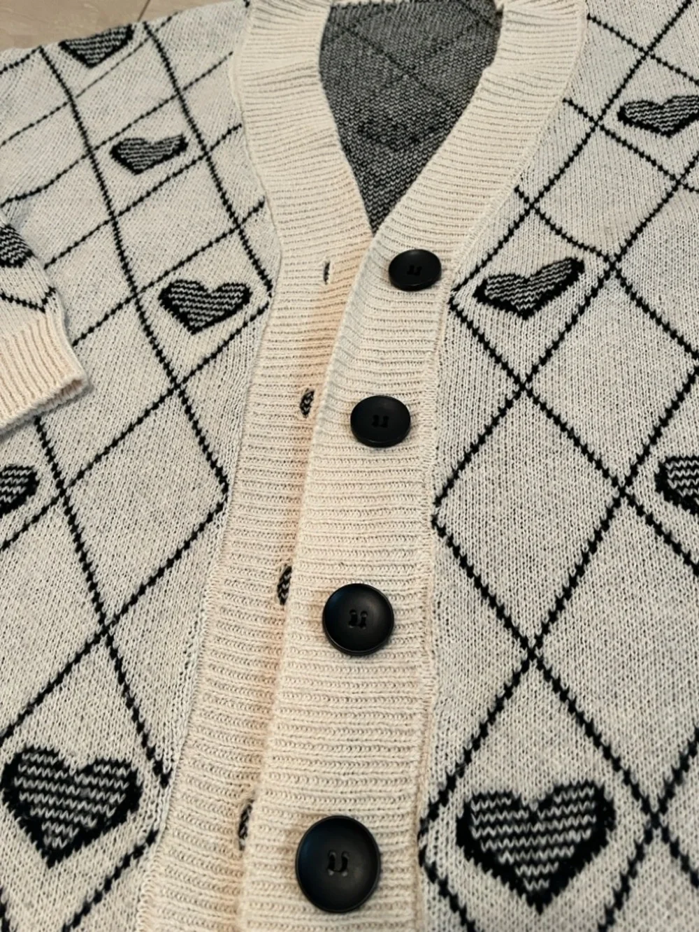 Heart Design Oversized Cardigan - Picture 2 of 3